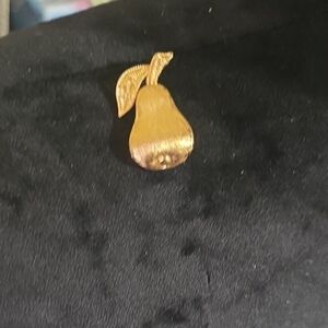 Vintage Crown Trifari Pear Brushed Gold Tone 1” Pin Brooch